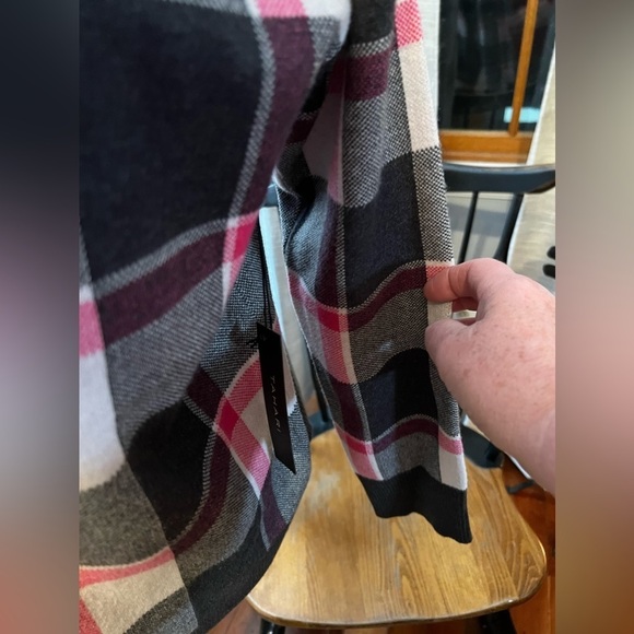 NWT-🩷 TAHARI Women’s Plaid Sweater - Picture 4 of 6